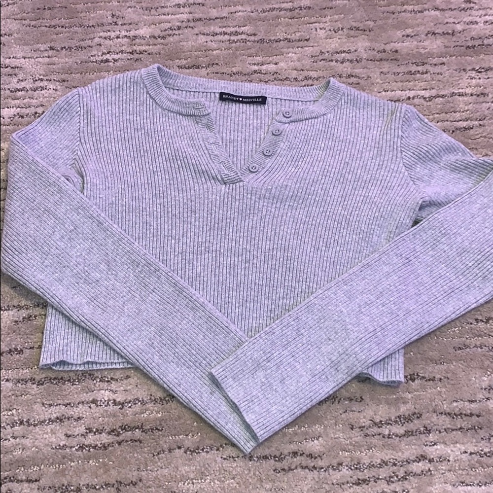 grey crop top
